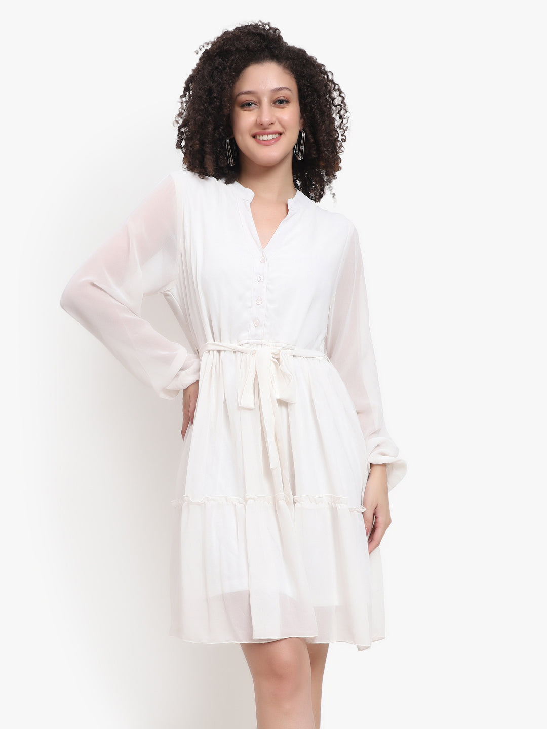 Robe courte en georgette boutonnée sur le devant