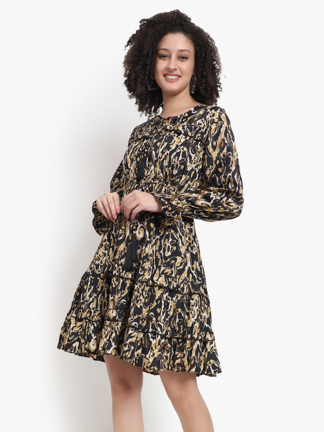 Vestido corto de seda con capas Regal Radiance 