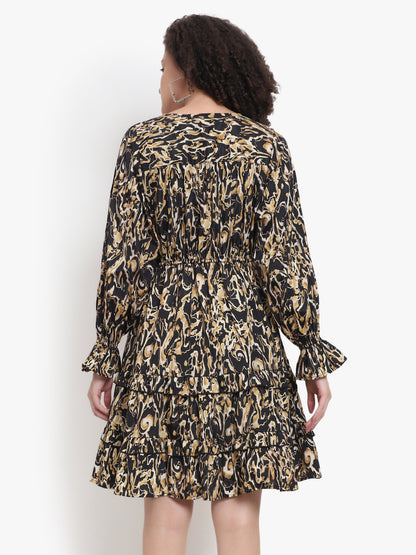 Vestido corto de seda con capas Regal Radiance 