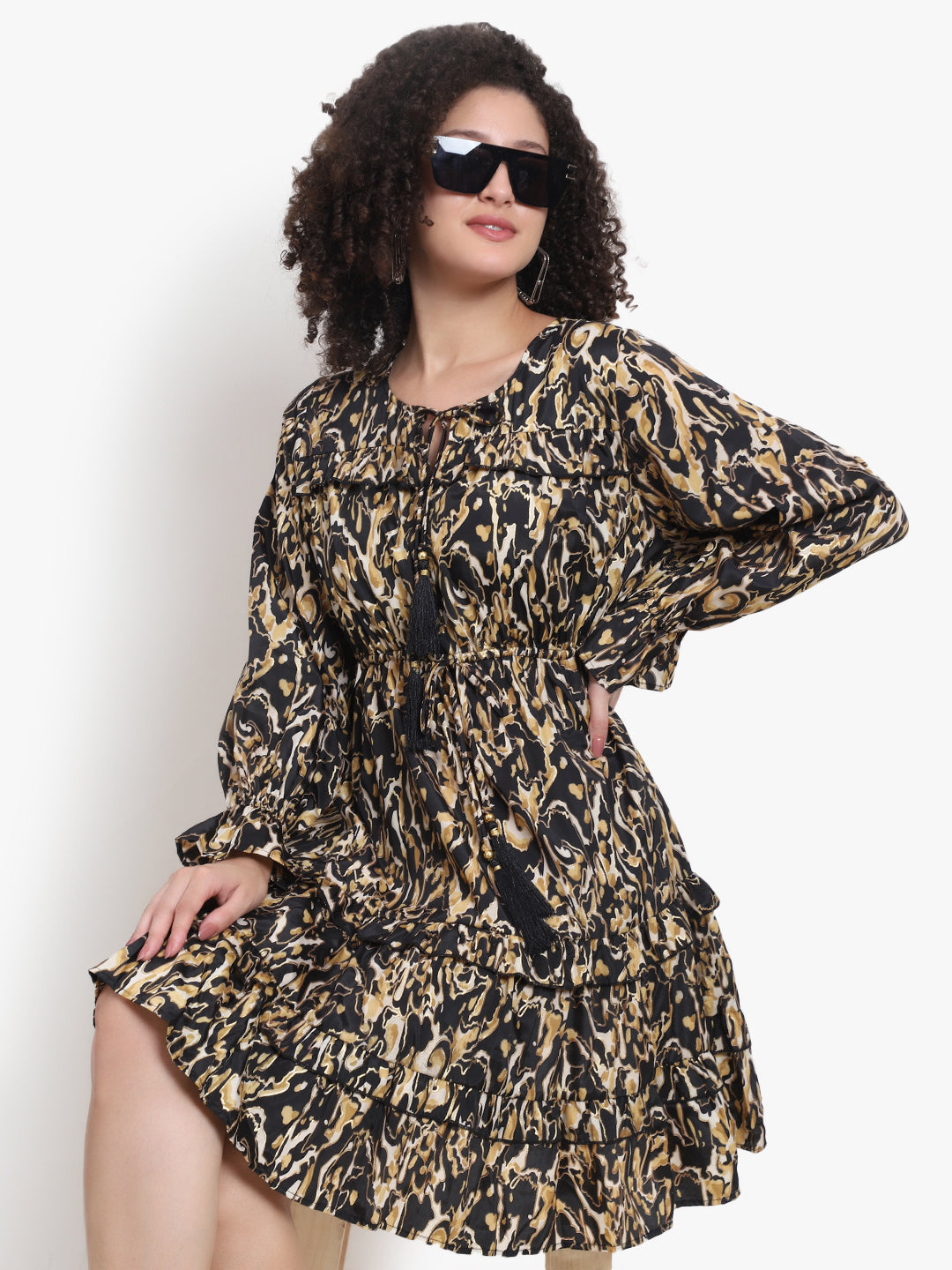Vestido corto de seda con capas Regal Radiance 